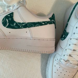 Nike Air Force 1 ‘07 green paisley